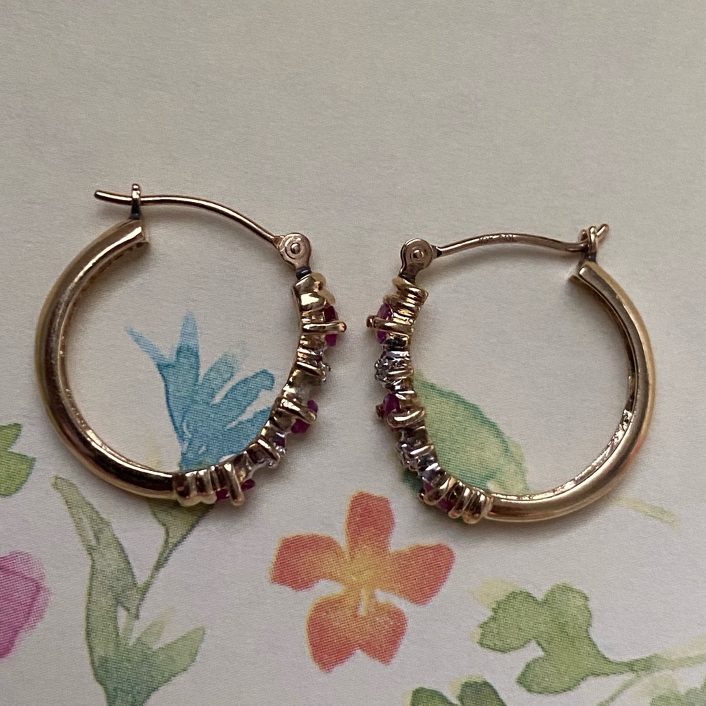 Solid 10K Gold 2~Natural clear gem & 3~red gemstones. Hoop Earrings. Great cond! - Picture 3 of 9